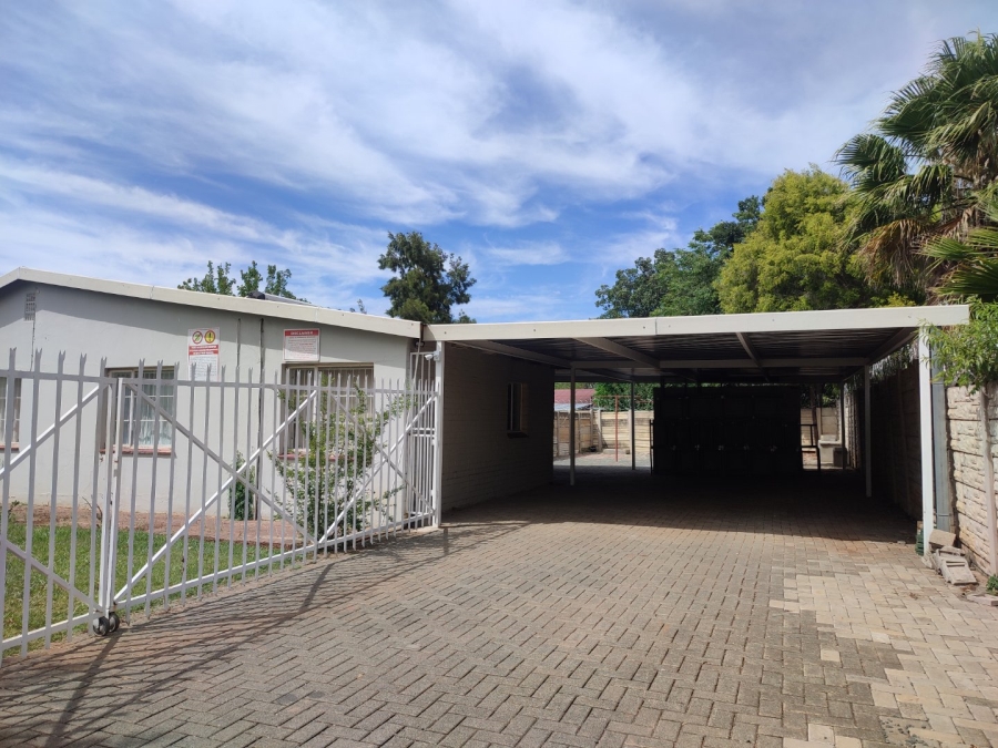 8 Bedroom Property for Sale in Brandwag Free State